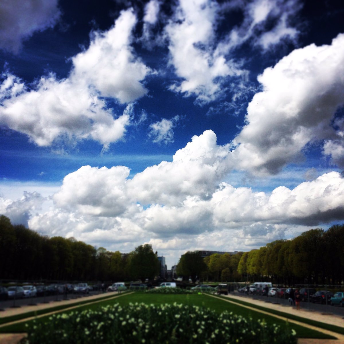 Nyx_Clips's tweet photo. #weekend is all most here! #positive #vibes in the #air! #Bruxelles #belgique https://t.co/dtzc5oSK67