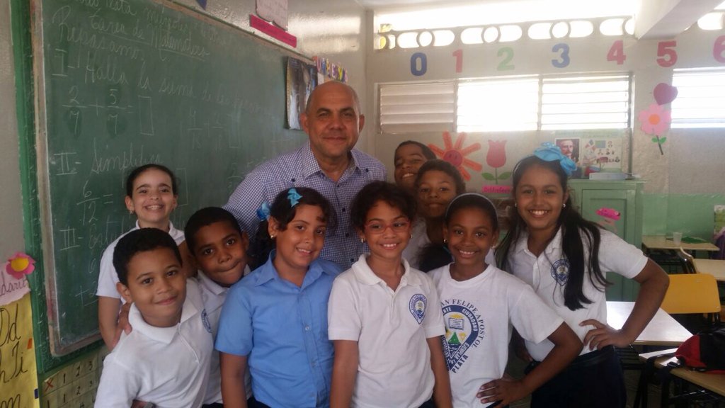 CarlosTroche's tweet photo. Buenos dias, compatriotas y compañeros..La felicidad es un cálido e inesperado abrazo https://t.co/2xYdOtNQP3