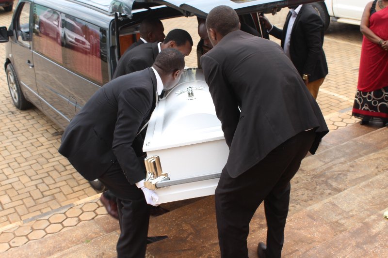 Radiotv10rwanda's tweet photo. Bamwe mu bayobozi bakuru b'u #Rwanda basezeye bwa nyuma kuri Ambasaderi Jacques #Bihozagara https://t.co/BvlLDfKSMT