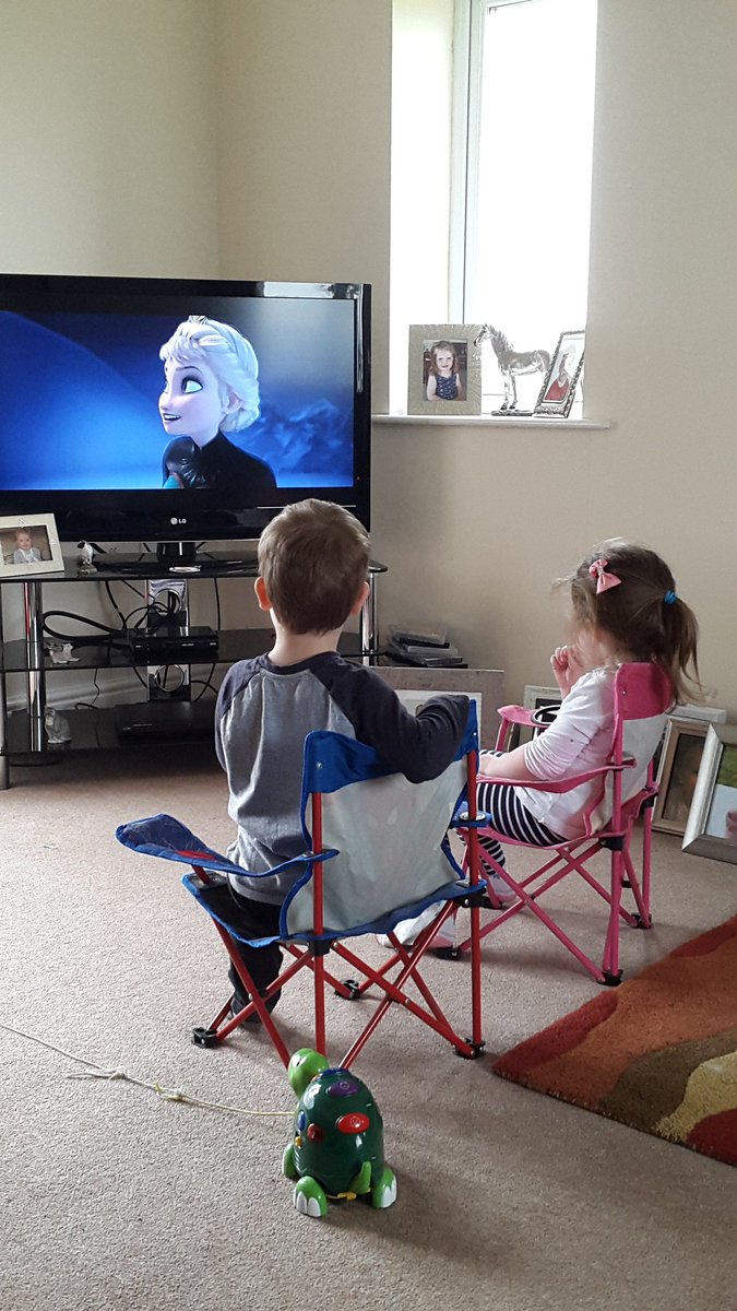 gemtwituk's tweet photo. Ice lollies and frozen at nanas! #cousins#rainyday#nanashouse https://t.co/cbMP04JIP9