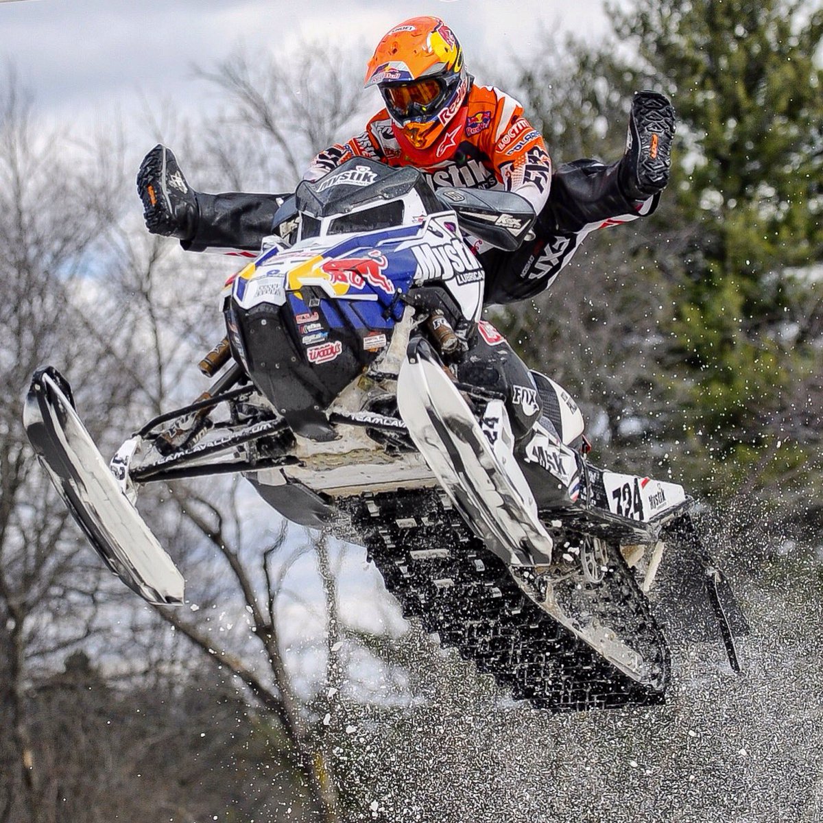 CWallemPhoto's tweet photo. Cheers, it's Friday! #tgif @kylepallin @teamlavallee @FXRRacing @redbull @PolarisSnow @snocross #nofooter #style https://t.co/3Vxbl8xK6X