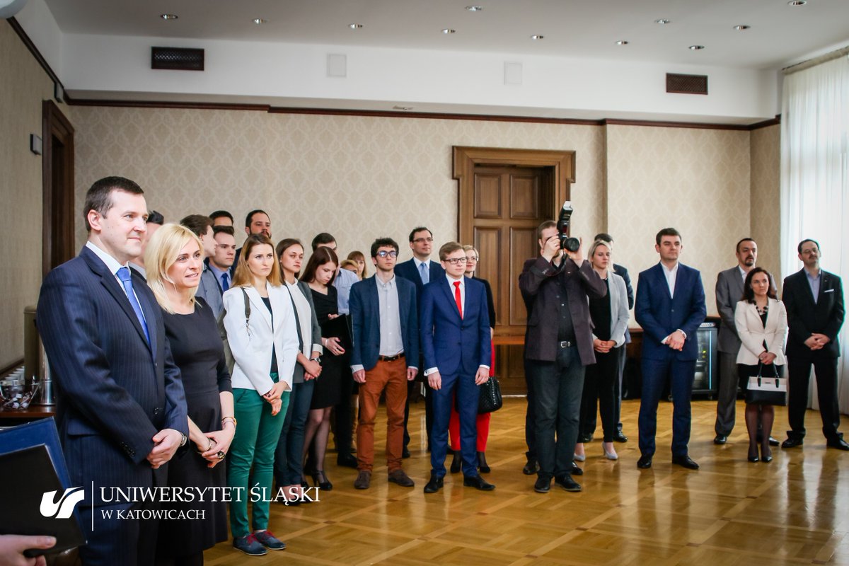 USinKatowice's tweet photo. Dyplomy rozdane. Gratulujemy uczestnikom pierwszej edycji! #ABSL #Academy https://t.co/47eEflRIk5 #Katowice https://t.co/JzL25qBzEy