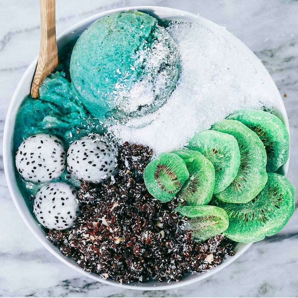 Lani_hair's tweet photo. Green nicecream bowls it's where it's at...🍐🍌🍏📷@bysaber https://t.co/RBDDR55jMu https://t.co/06UeP9c9C8