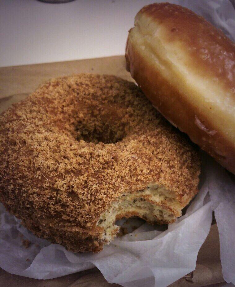 eattheburbs's tweet photo. 😍😍RT @DoRiteDonuts: What's better than one donut? #twodonuts #cinnamonraised https://t.co/wxnceuCDKm
