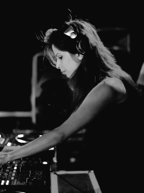 Submergemusic's tweet image. Final call for @PearlMiglani X @nikhilchinapa at Ark, #Mumbai. RT if you're joining us for a rager tonight. ⚡️⚡️