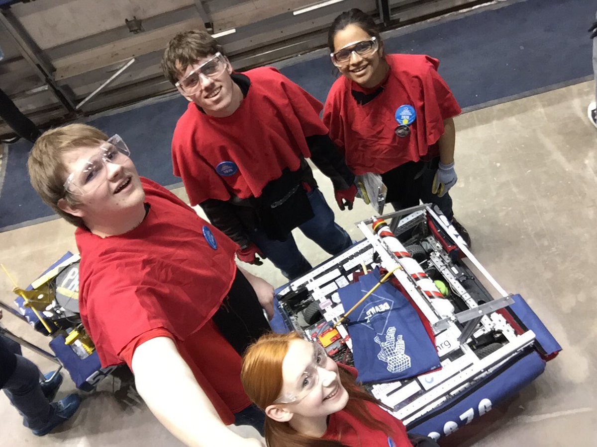 Drive Team ready for our first match of the day with a selfie from <a href="/UTC/">United Technologies</a> #unitedtech #makethingsbetter #omgrobots