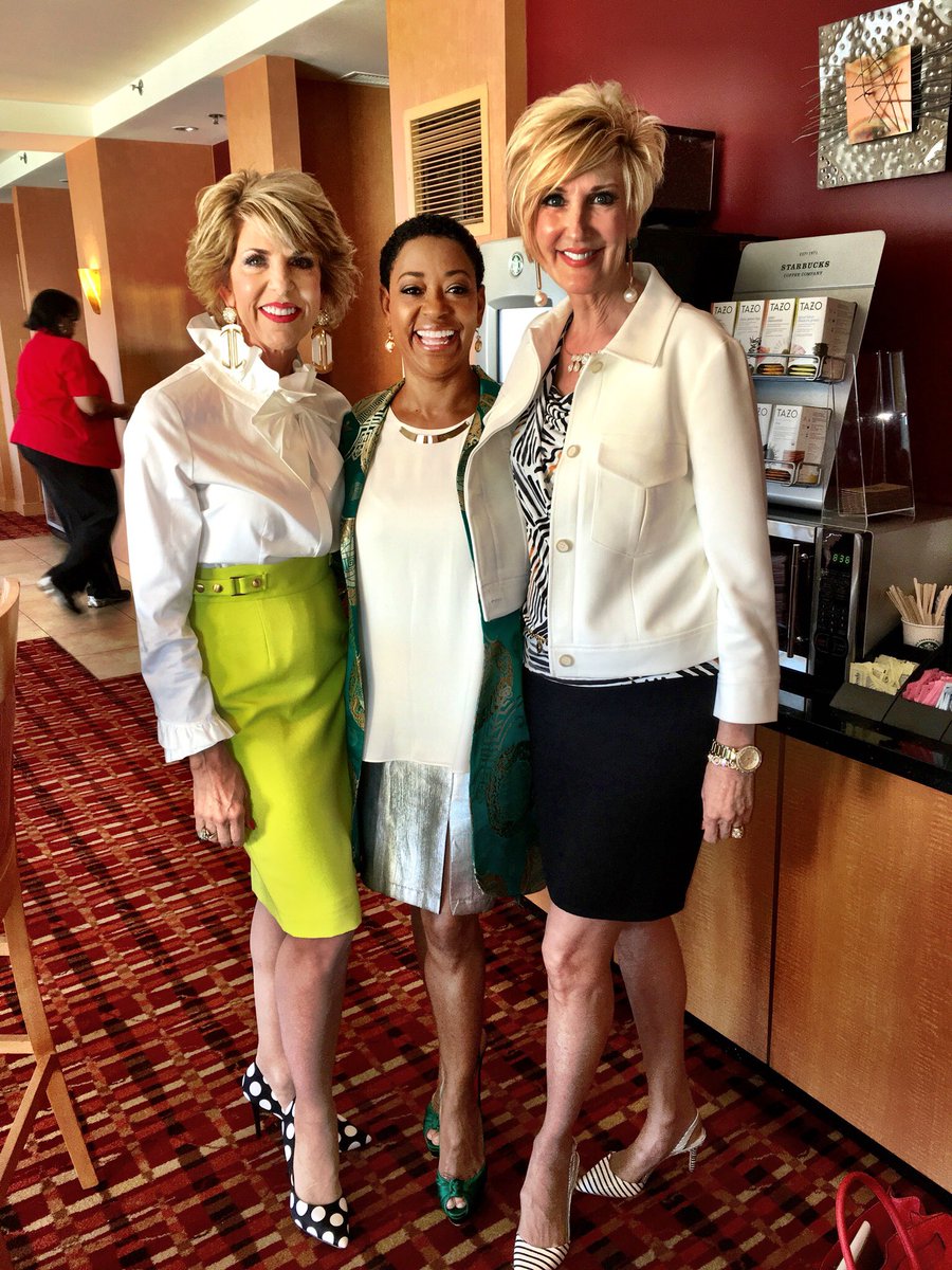 GloriaBanks's tweet photo. Here we GO. The start of Inner Circle Weekend with our top performers. #mymklife #innercircleweekend #GloNation https://t.co/KDBILhNChm