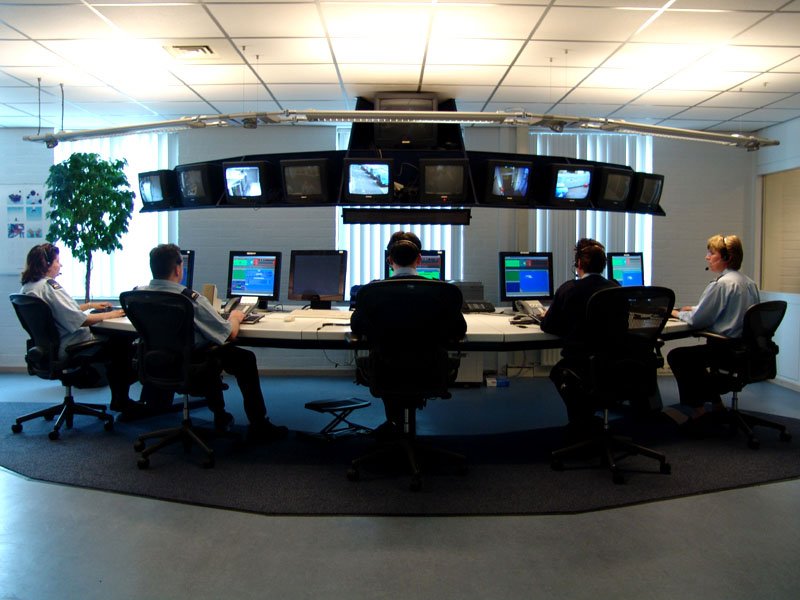 Van de Pavert Beveiliging wenst u  een veilig weekend. wij letten op uw eigendommen. goedbeveiligd.nl