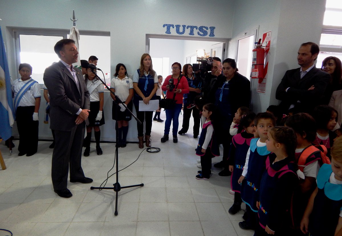 Educacion_SL's tweet photo. El ministro Amitrano participó de la inauguración de las salas de Nivel Incial de la Esc. Nelson Mandela @MarceloAmi https://t.co/dRPyMpW8dL