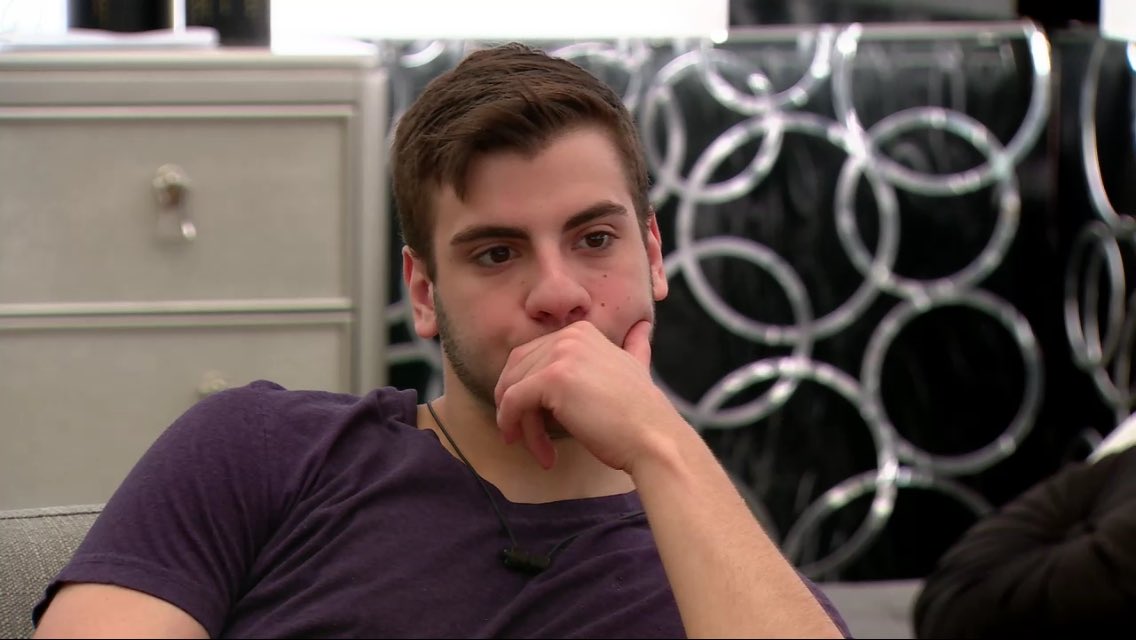alyeveee's tweet photo. Not buying anything Kelsey's rambling on about 😏 #bbcan4 #bbcanlf https://t.co/ThaSR9hVDS
