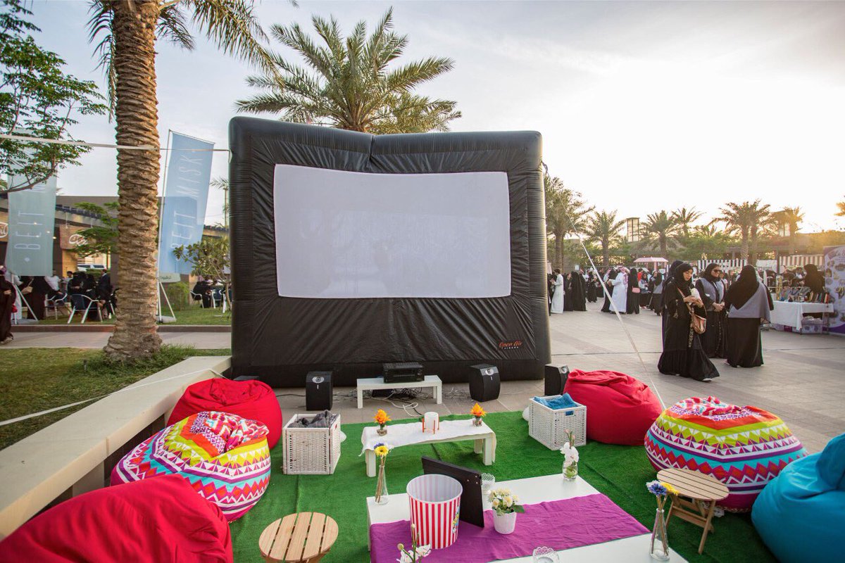 Eventique_sa's tweet photo. 🎬 سينما ايڤنتك تصنع لك المتعة الحقيقية لسينما المنزلية الخارجية 
 🎬 The Most Exclusive Outdoor cinema 
 ☎️0562122240 https://t.co/TOLjTk034m