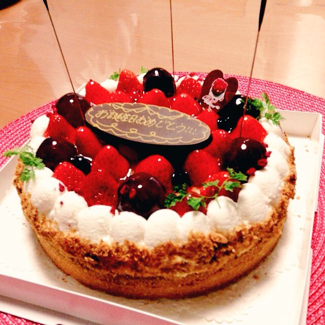 miw_ARSalt15's tweet photo. 今日は20回目の誕生日でした！
無事 はたちになることができました*\(^o^)/*
祝ってくれたみなさん ありがとうございます♡
とっても嬉しかったです！
教育学専修のみんな アルバムありがとう！
大切にします❤️❤️❤️ https://t.co/A9yMrIGLlG