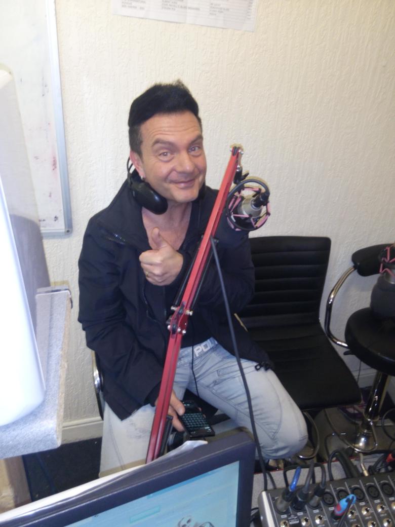 WainwrightWay's tweet image. Dean T Betton ( Robbie Williams Tribute Artist) and Cabaret Entertainer Live on air now tune in @FyldeCoastRadi0