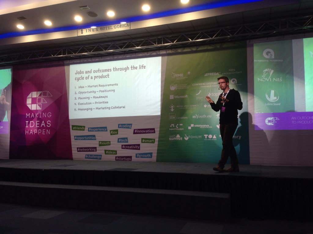 IvanHernandez_'s tweet image. Now on stage @trieloff on how to develop an outcome-based approach to product management #codeference #jtbd