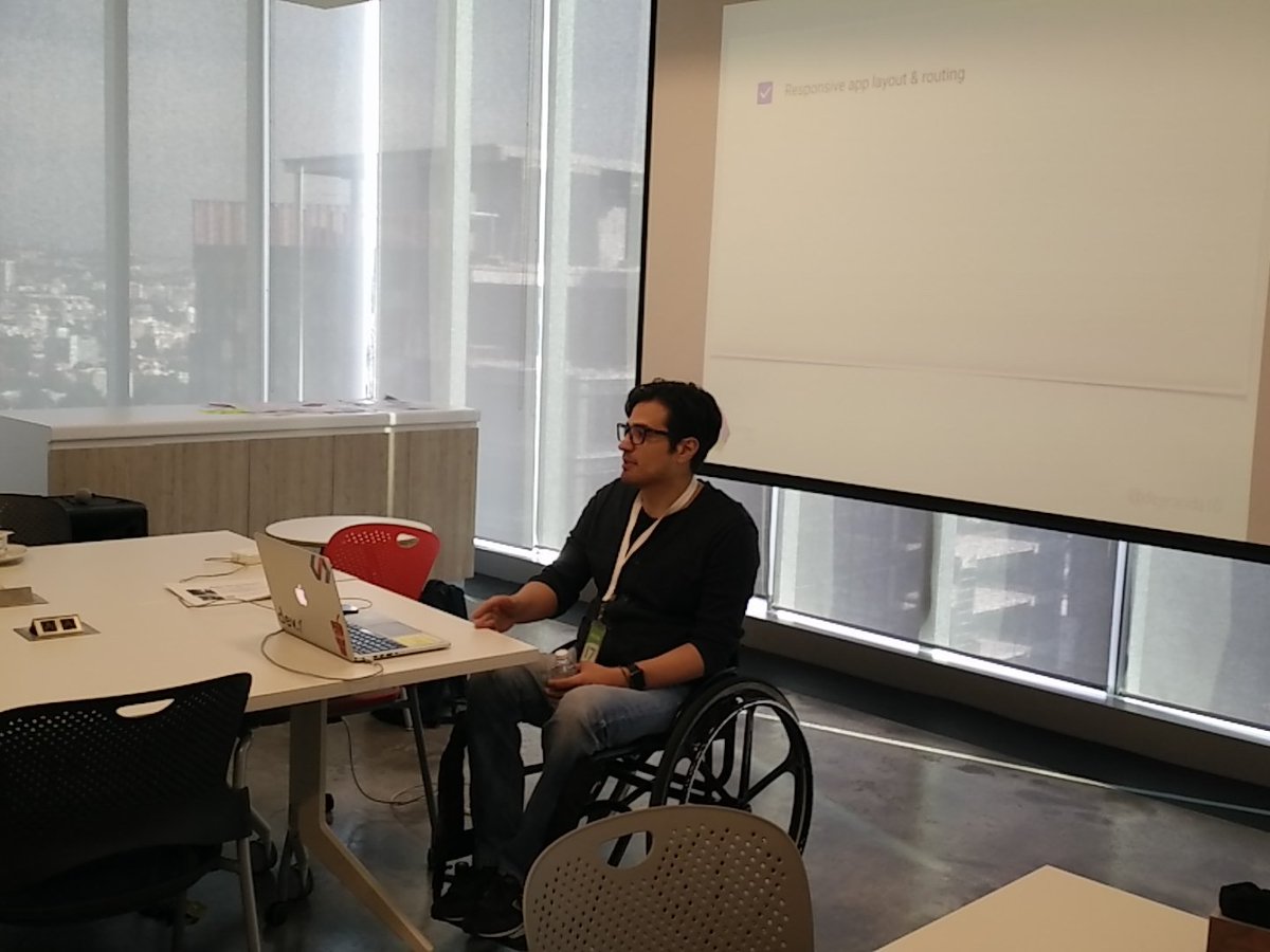 victor_ruiz's tweet image. @degranda10 habla de Polymer en #GoogleLaunchpadWeek #CDMX #SocialImpact en @ideaGentera