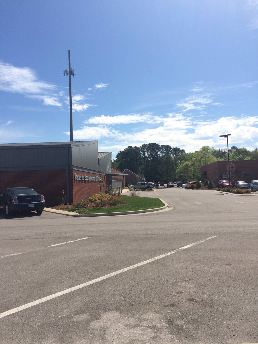 TuckerConrad1's tweet photo. If there's one thing Cleveland, TN has is perfect grass everywhere. They could run a landscaping empire https://t.co/l7Ck7ydcZH