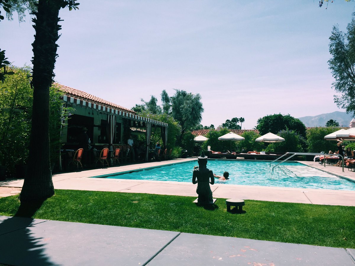 maeghanbrown's tweet photo. Desert dreams 🌴💭 @mibrown2005 #Coachella2016 https://t.co/mJ3eEqOD3V