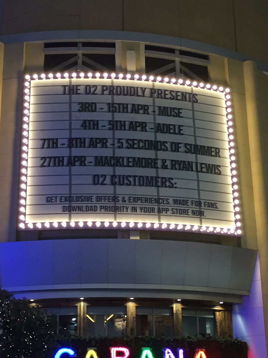 _martinacrosse's tweet photo. Enjoying myself some Muse tonight #MuseO2 https://t.co/NUAk2jbbpt