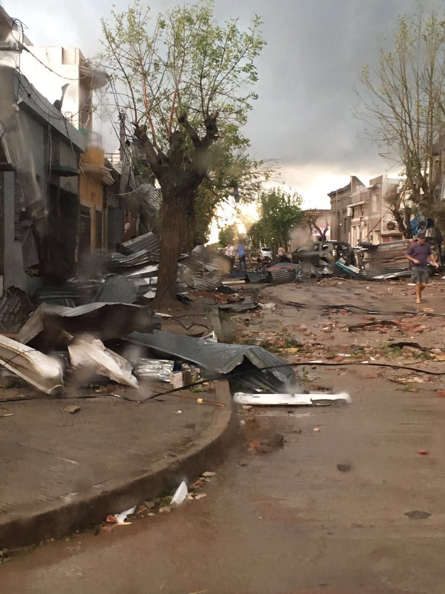 bettegamauro's tweet photo. Tornado en Dolores, Soriano https://t.co/U6psQrJA8C
