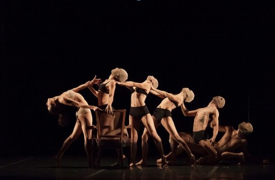 bellasartesinba's tweet image. Una danza que nos invita a no perder nuestra esencia: Traslaciones. 
A partir del 28 de abril en el @CCB_INBA