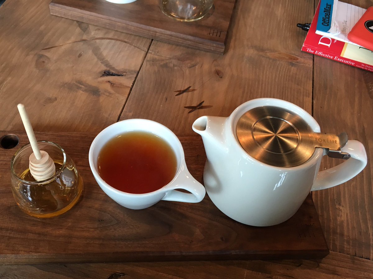 pchee's tweet photo. Great meeting w/ @annievp13 + some peach apricot tea! At 5 Stones Coffee Co in Redmond! #mythinkspace @thinkspace https://t.co/LFcesOiC0l