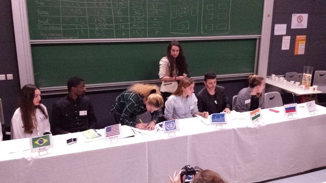 MagCapelle's tweet photo. signature des engagements des pays ! #COPGAME https://t.co/WoSNFouNpQ
