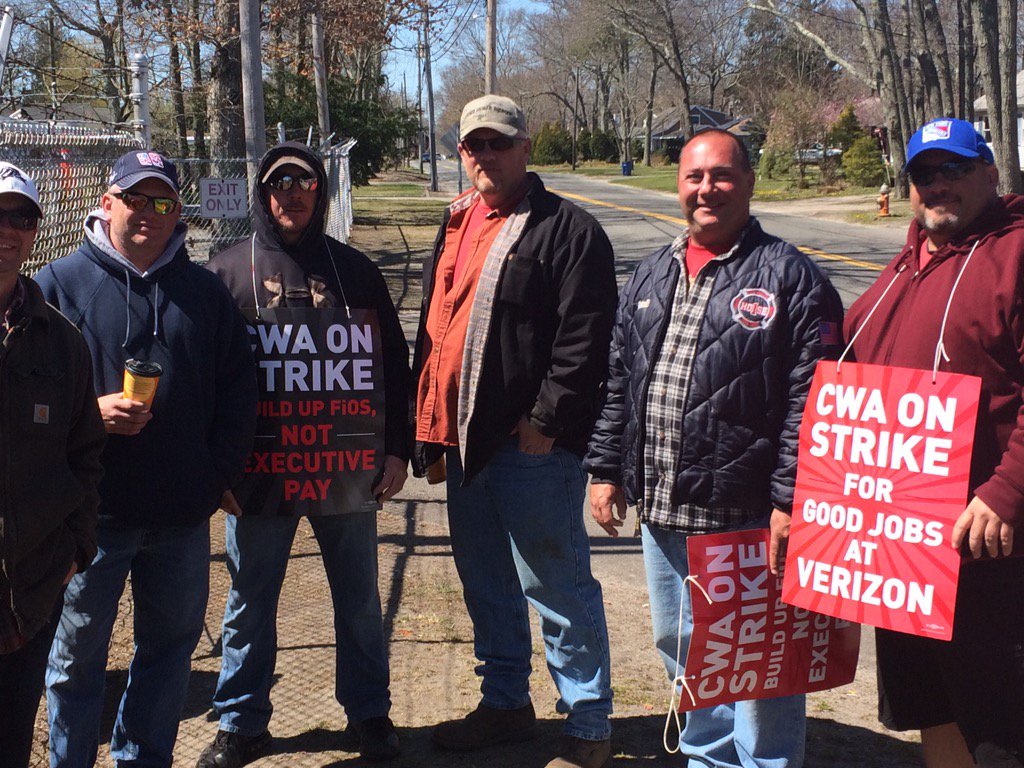 SLagnena's tweet photo. Support Verizon Workers...join a picket line! Fair contract now! https://t.co/9VJvinMbOl