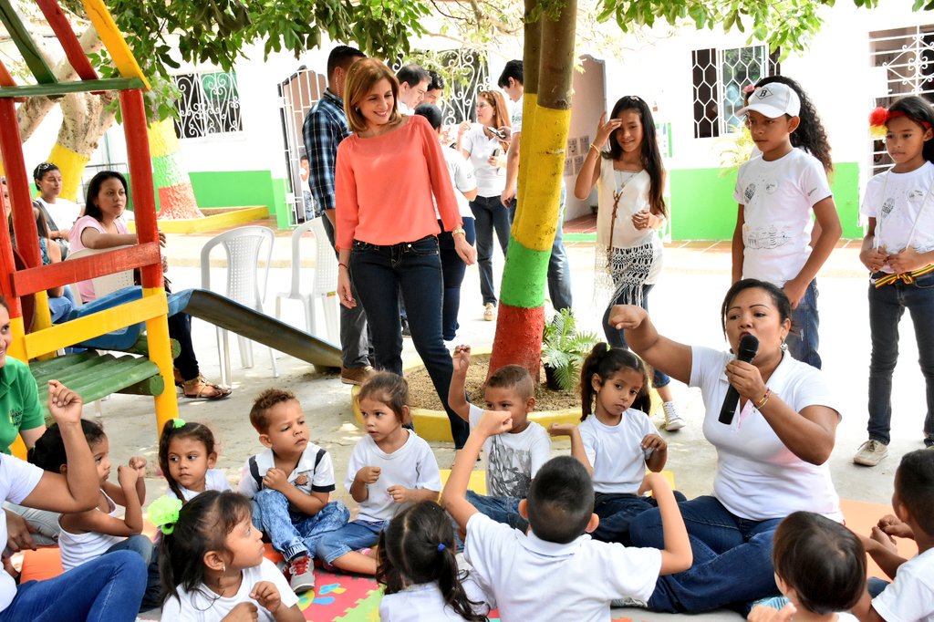 alcaldiabquilla's tweet photo. #DeLaManoConLaPrimera Katia Nule llegamos al CDI del barrio Carrizal, nos acompañan miembros del Gabinete Infantil. https://t.co/hZHDj8idVD