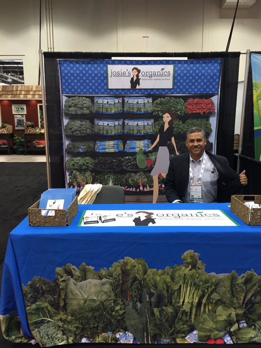 Ashleigh and Ray lookin' snazzy at #CPMA in #Calgary ready to talk about <a href="/JosiesOrganics/">Josies Organics</a>. Nice polka dots, guys!