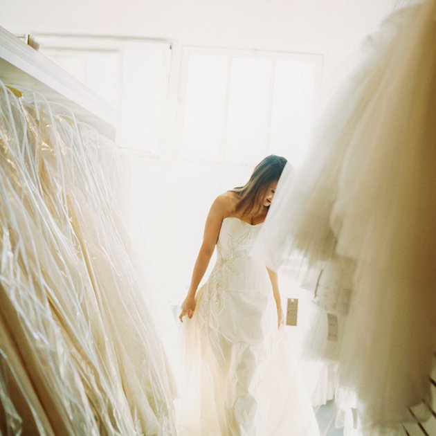 KleinfeldBridal's tweet photo. Everything you need to know about wedding dress fabrics from our friends at @Brides https://t.co/2Dtv2LwrbO https://t.co/Yoz86nO3Nf