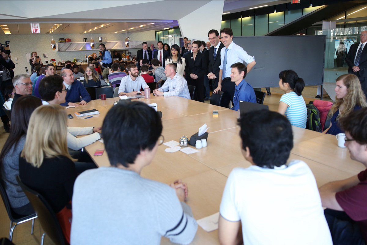 JustinTrudeau's tweet photo. Merci au prof. Stephen Hawking, à Mike Lazaridis, à Neil Turok et à l’équipe @Perimeter pour l’accueil aujourd’hui ! https://t.co/UMVqVd7EzR