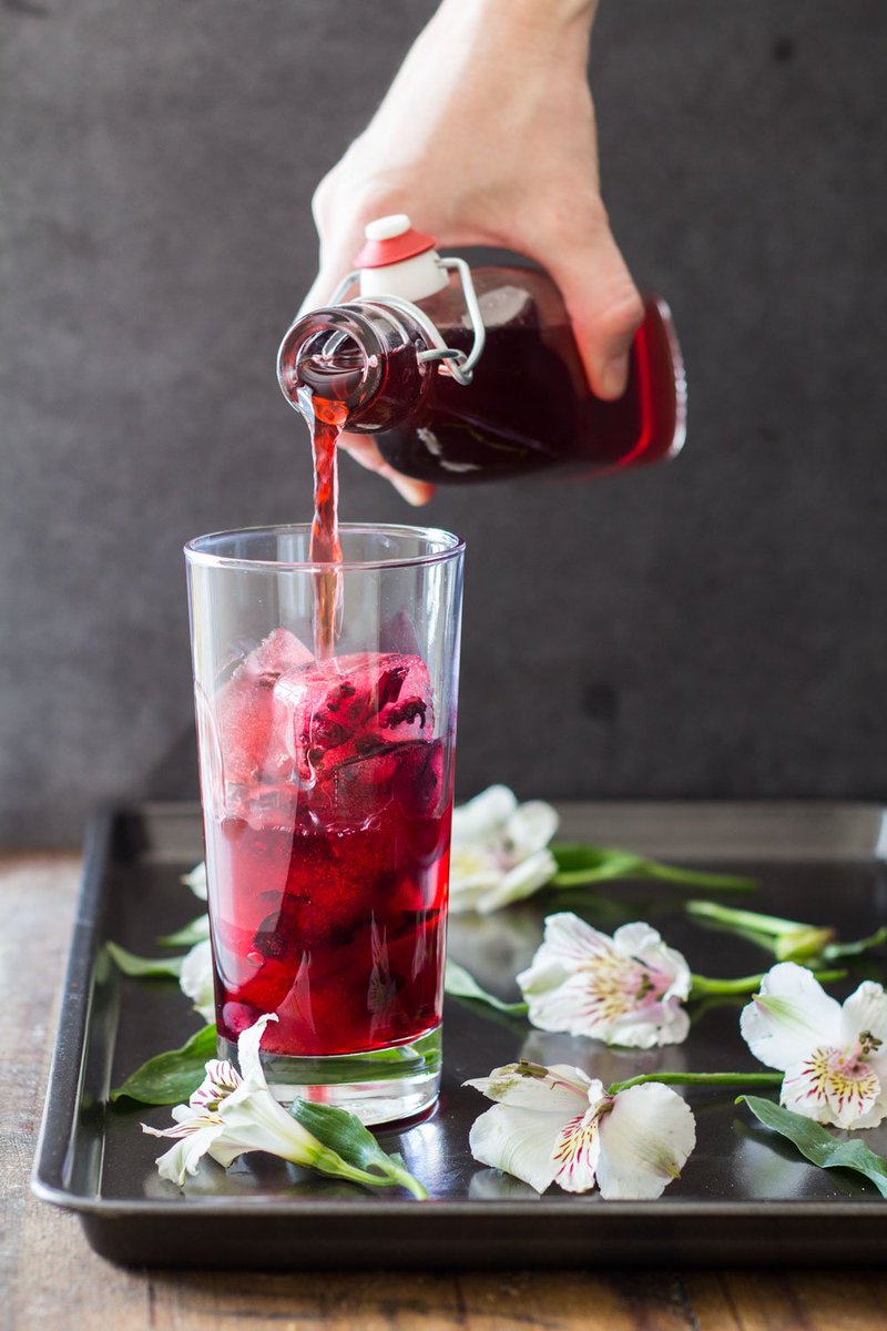 GreenHealthyCoo's tweet photo. Need a healthy-ish, delicious &amp; refreshing drink for the hot days to come? Agua de Jamaica 🍹 https://t.co/YBtdbqBijq https://t.co/MGL6aPQ4Fq