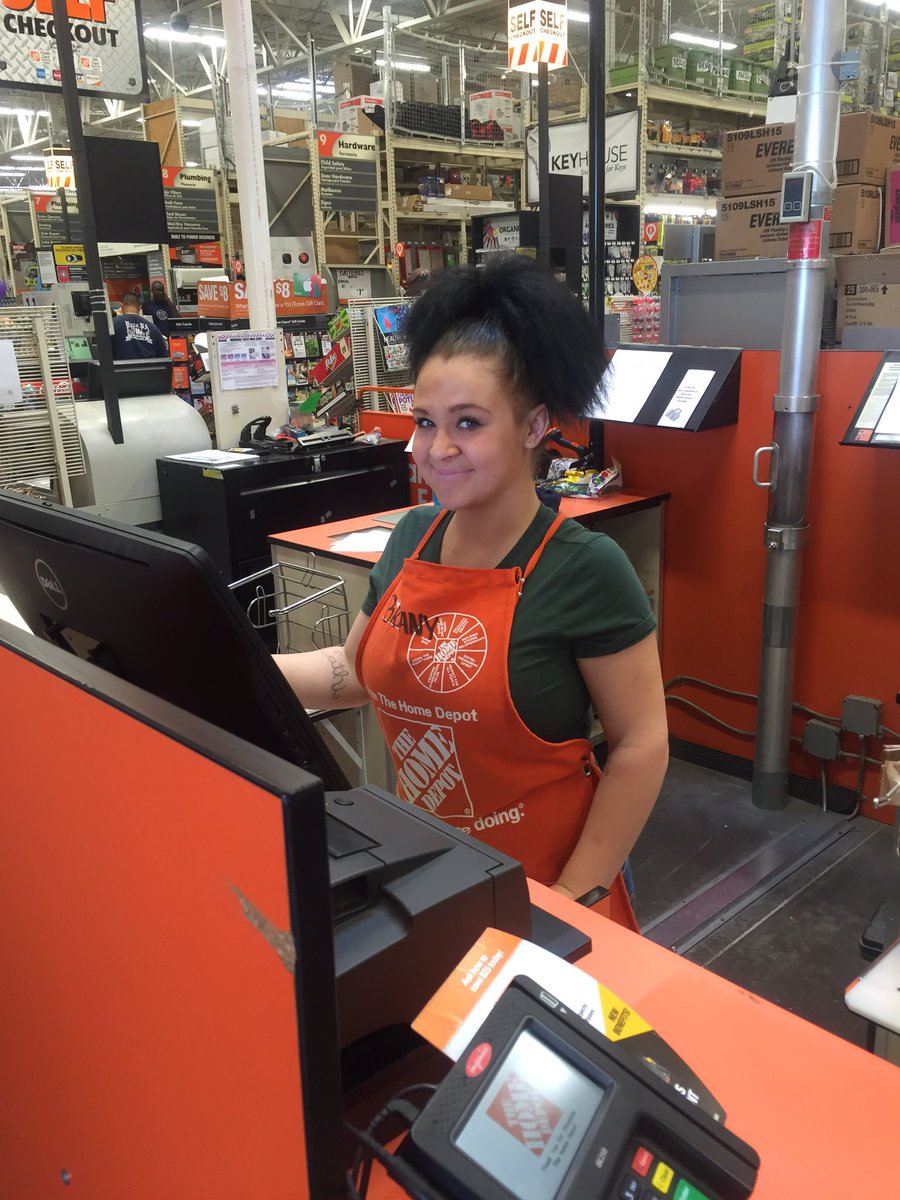 thdfrontend8976's tweet photo. Welcome Ms. Brittany to the family! #newcashier @HD8976Kendra @FazPatricia @RyanJBlaque @8976SASM @parker_sand https://t.co/9GfqpOxDgg