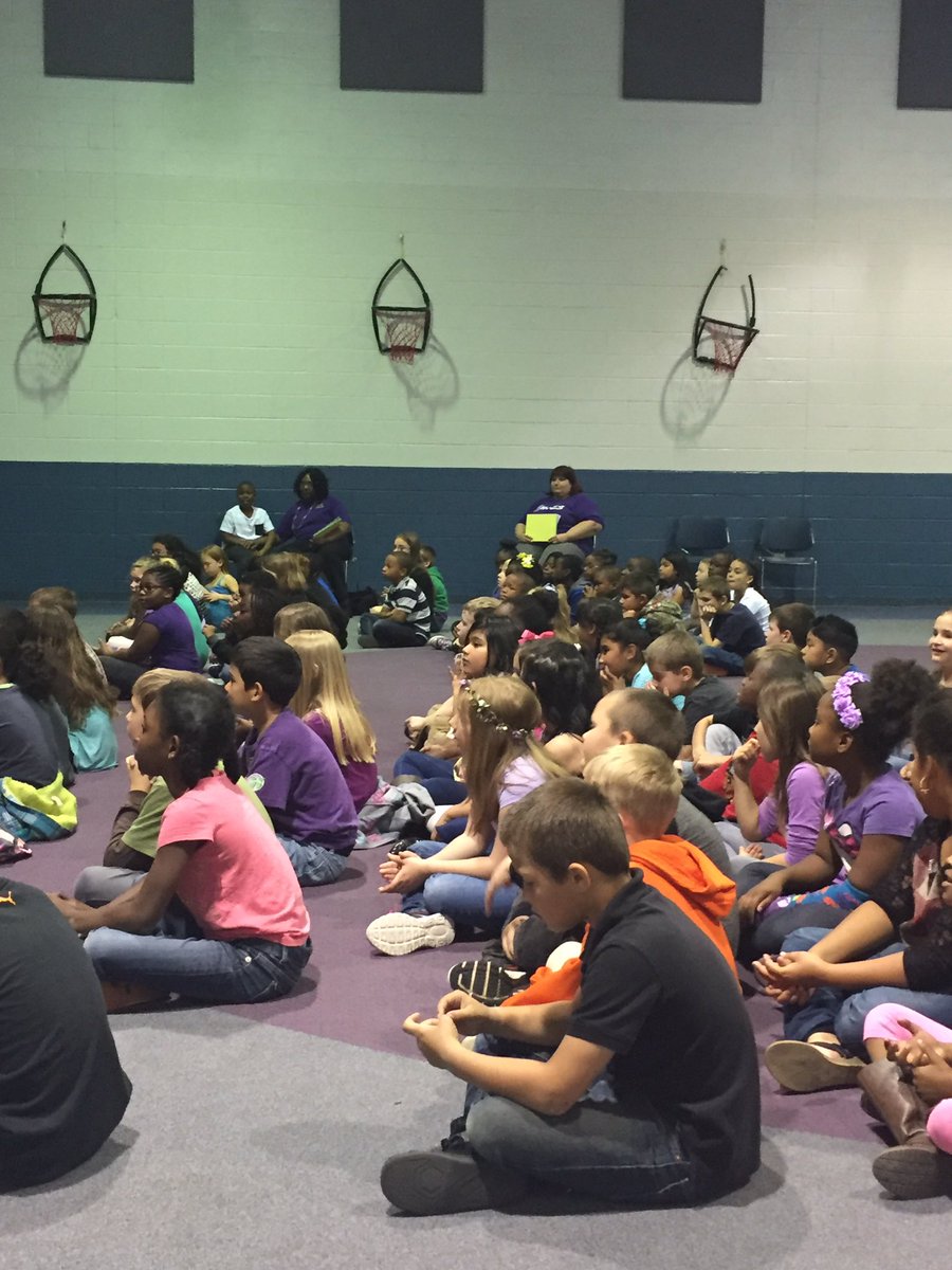 HcesG's tweet photo. 2nd grade award ceremony-go Gators! https://t.co/HLBfHVFke1