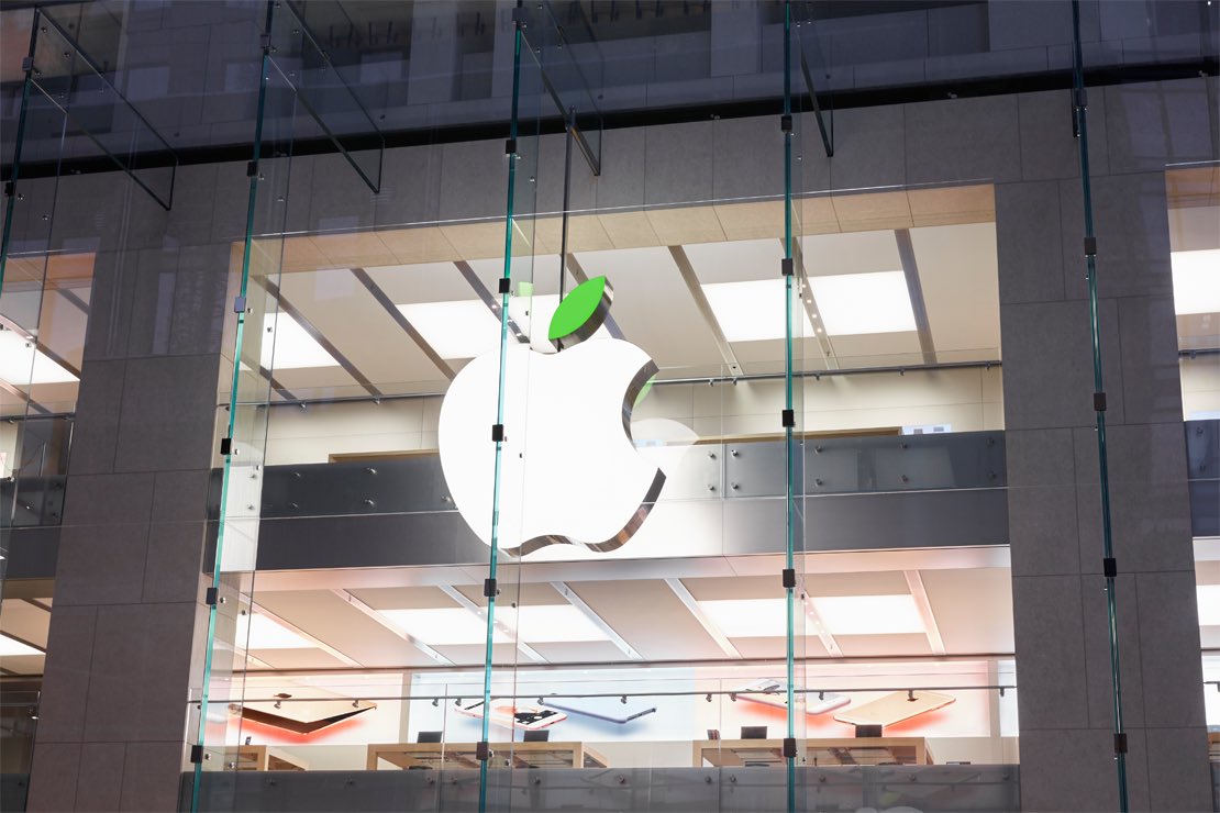 AngelaAhrendts's tweet photo. Apple Stores around the world go green to raise awareness for conservation and the environment. #AppsforEarth https://t.co/rgROAJ87Uy