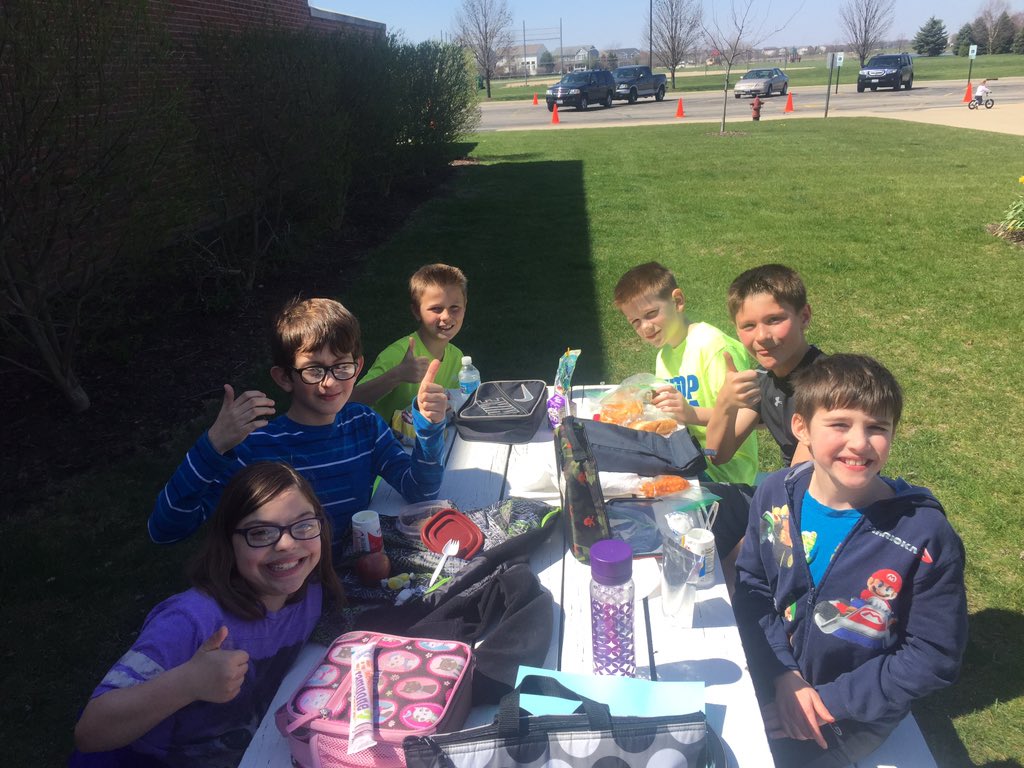 Mrs_Clark54's tweet photo. Lunch with the teacher...Outdoors!!! #kme302 #kaneland302 https://t.co/OWdihlAnPh
