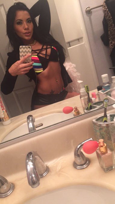 Who loves this outfit more than me? https://t.co/GXnrvTAx3t