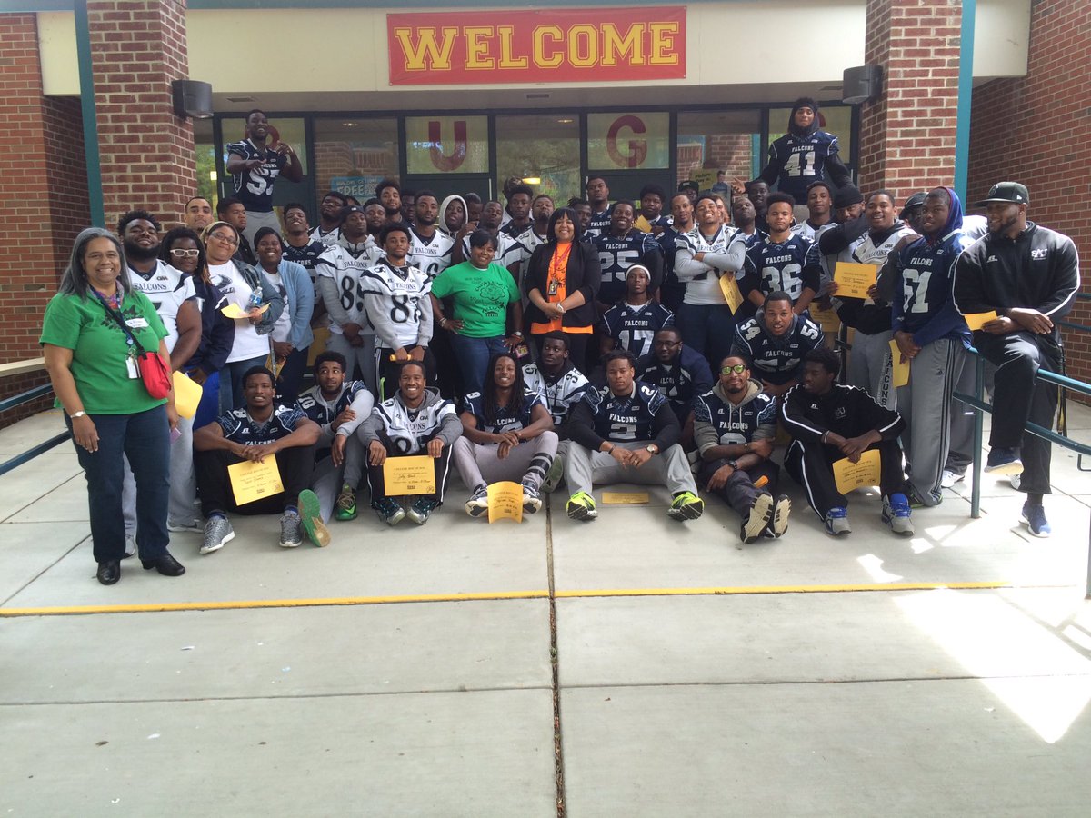 BuggPTA's tweet photo. Bugg University is College Bound! #wcpss #wcpssmagnets https://t.co/rxhH67uhs2