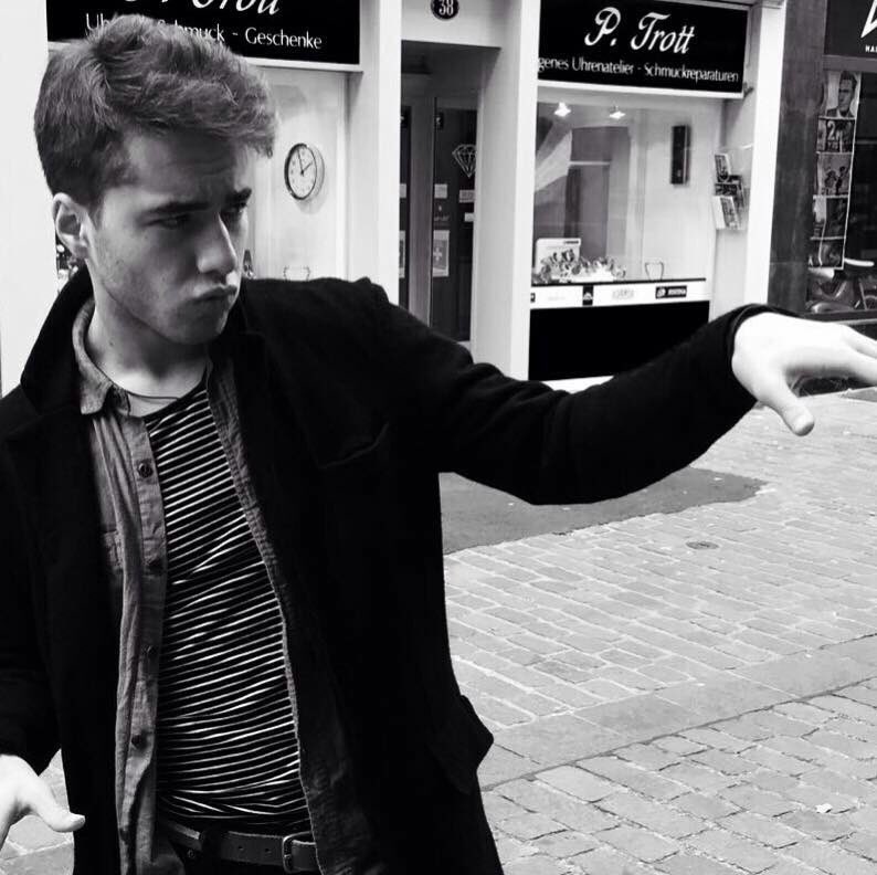 Later on an #interview with #artistontherise : <a href="/AmaruBenjamin/">Benjamin Amaru</a> #wolfinasuit #benjaminamaru #Switzerland #music