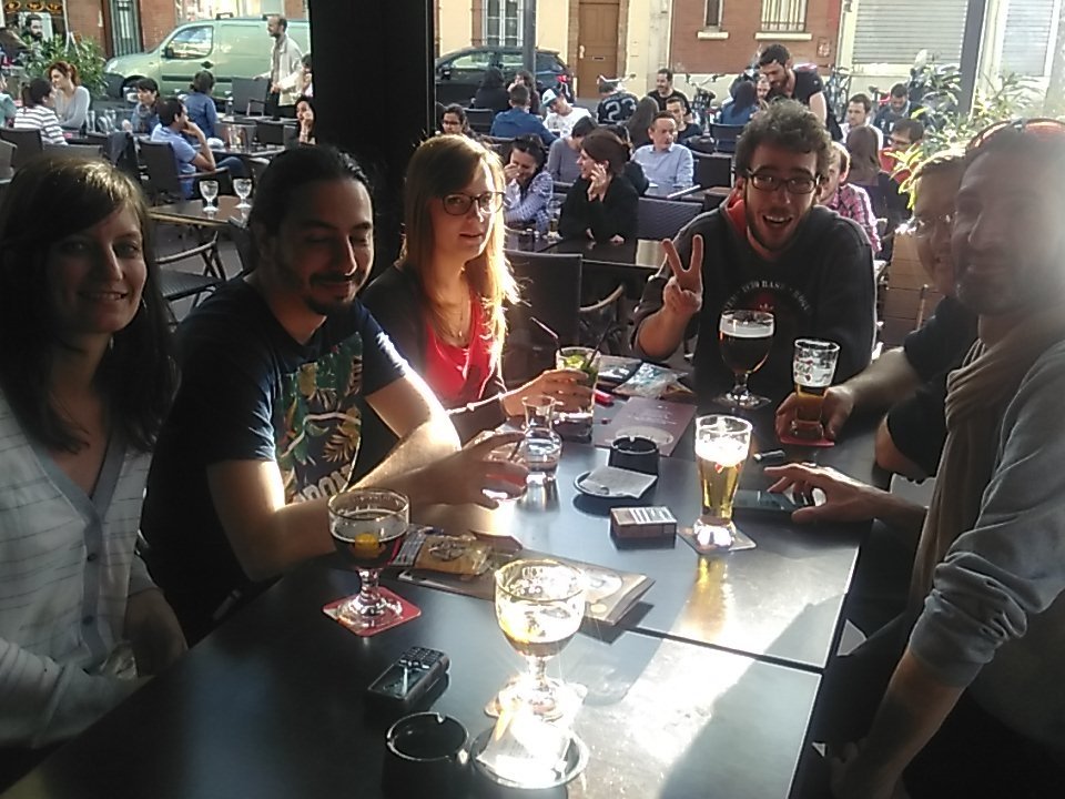 Simplon_Occ's tweet photo. AfterWork au soleil avec la promo 01 #inCodeWeTrust #16Longue https://t.co/LfiZKxy8l7