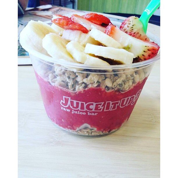 JuiceItUpHQ's tweet photo. It's #FriYAY; #treatyoself! #RaspberryCraze (we can still make it!) #SmoothieBowl #LiveLifeJuiced #JuiceItUp! πππ https://t.co/xQxB2m8CeP