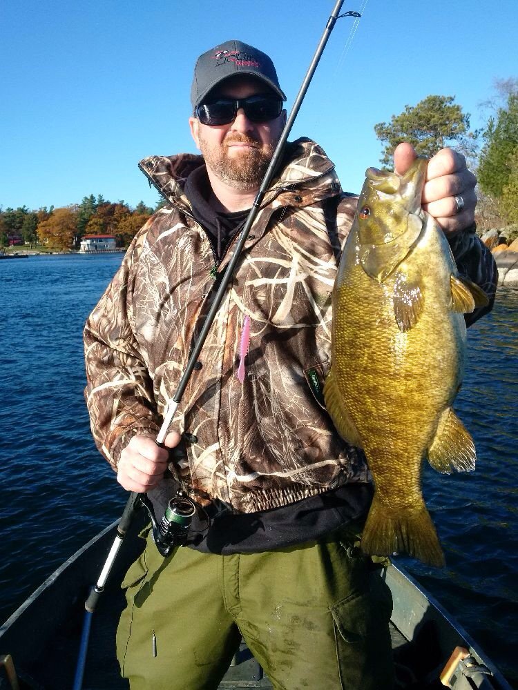 lapbass's tweet image. @CanuckBassin man can catch a fish or 2..Chk him out