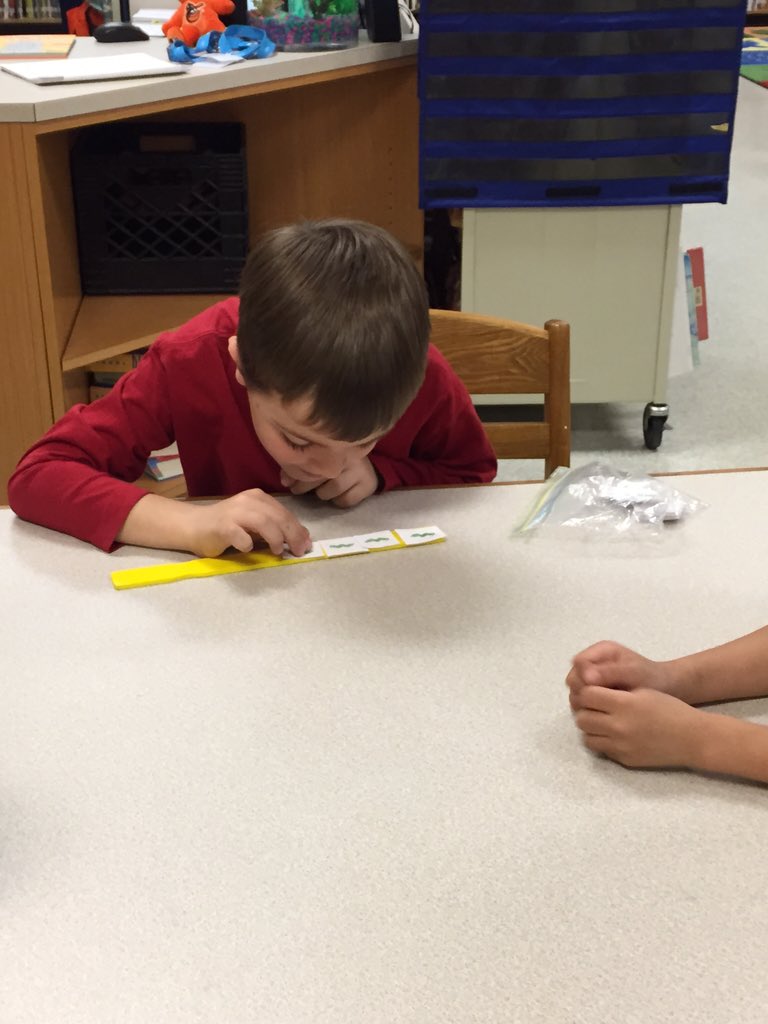 SPES_Library's tweet photo. Kindergarten is inspired by Leo Lionni. They are measuring inch by inch! https://t.co/5Kcqj0FiDY