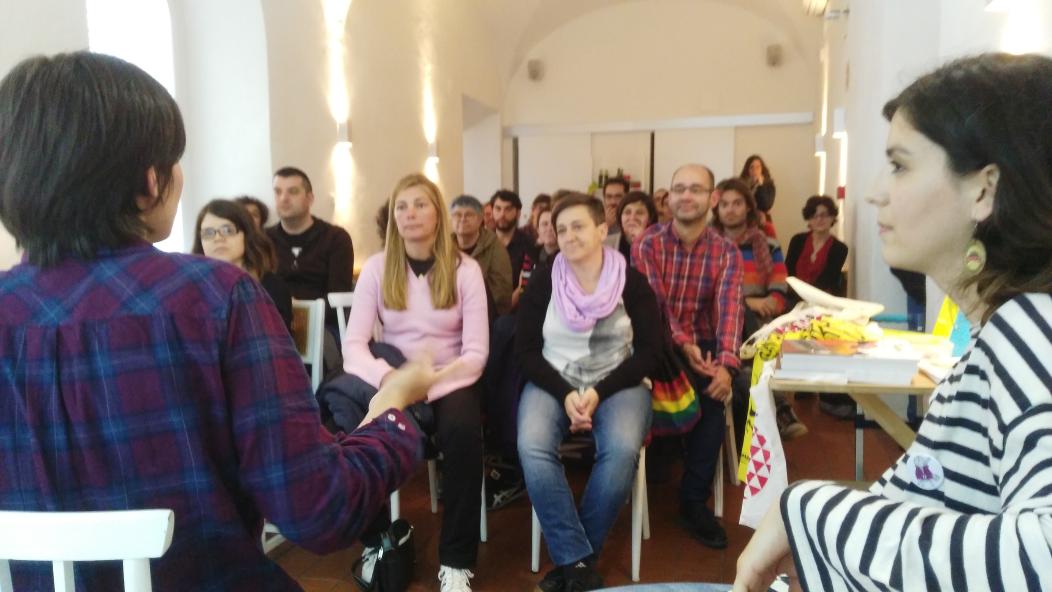 QuerelesExt's tweet photo. Lleno en la presentación del número 3 de la revista de Pikara Magazine. Gracias por venir a todxs https://t.co/I4yvfLVl1j