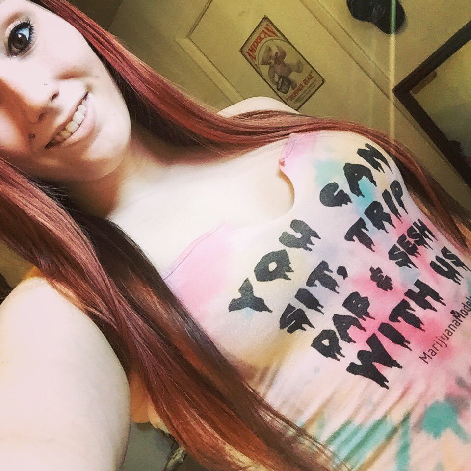 KayMarieMann's tweet image. Sesh with us 😇💚💨💨
#marijuanamodels #kushcommon #stonergirls