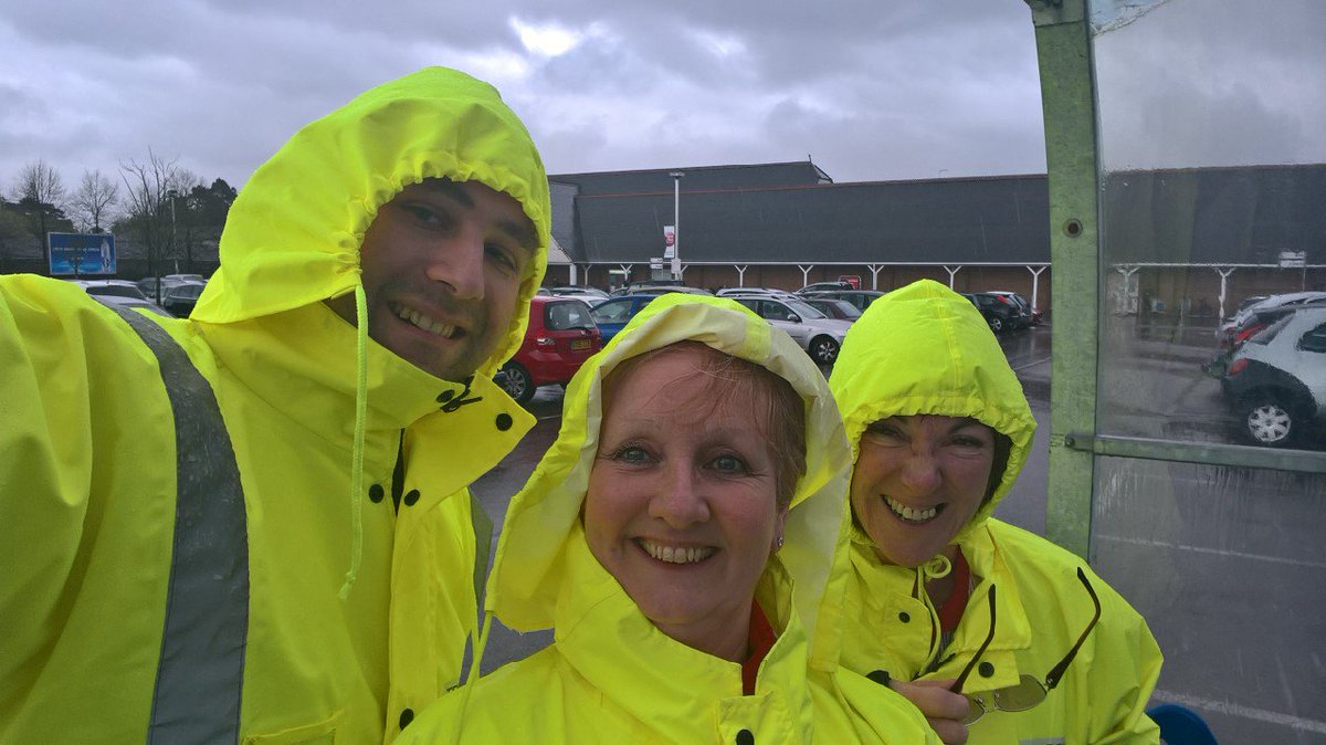 M477JONES's tweet photo. @susananeedham1 @LornaEmmerson Braving the downpour! #funatwork #frontendteam #trolleydolly #suesidea https://t.co/KRDo1XD5g0