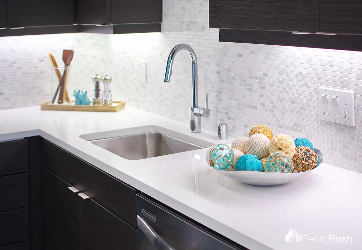 RealtyFlashLLC's tweet image. Clean. #InteriorDesign #Kitchen #RealtyFlash