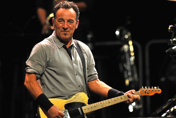 MusicDrivesUs's tweet photo. "The best music is essentially there to provide you with something to face the world with." - Bruce Springsteen https://t.co/f6nbBTSQJh