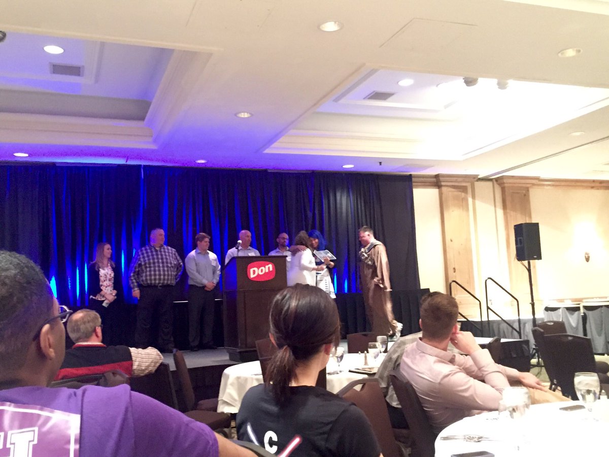 EdwardDonCo's tweet photo. Congrats @CardinalIntl for being named an Outstanding Supplier in 2015 for Tabletop! #DONexpo #DONexpo16 #DONforce https://t.co/En3H4sXg3q