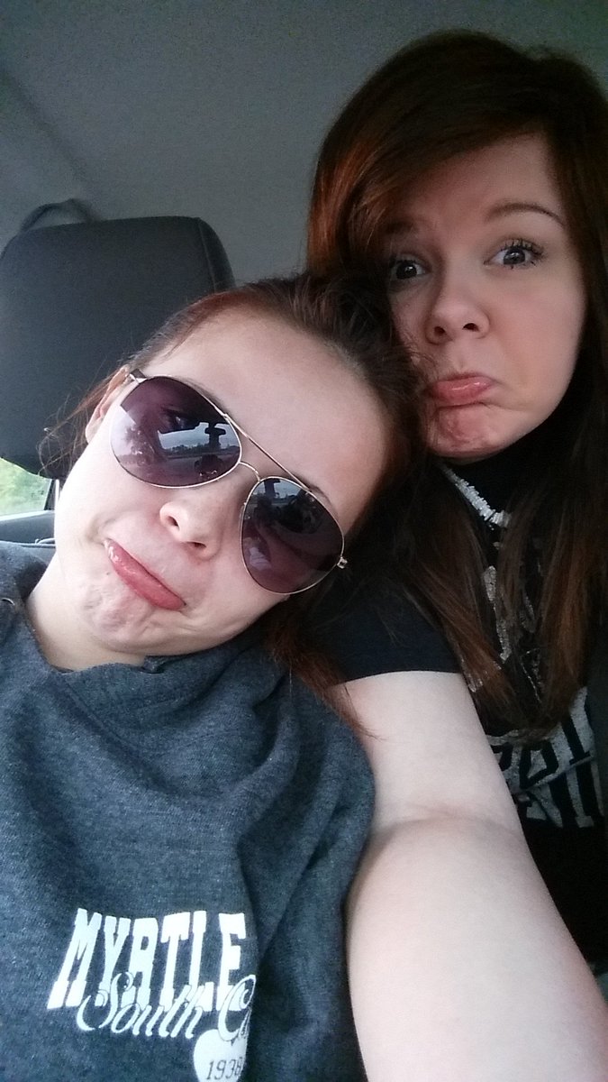 MRSSXTANIST's tweet photo. Sister left to go back to Ohio . I'll see you in a month when you graduate ♡♡ we did it ! https://t.co/9U3Kk61iRN